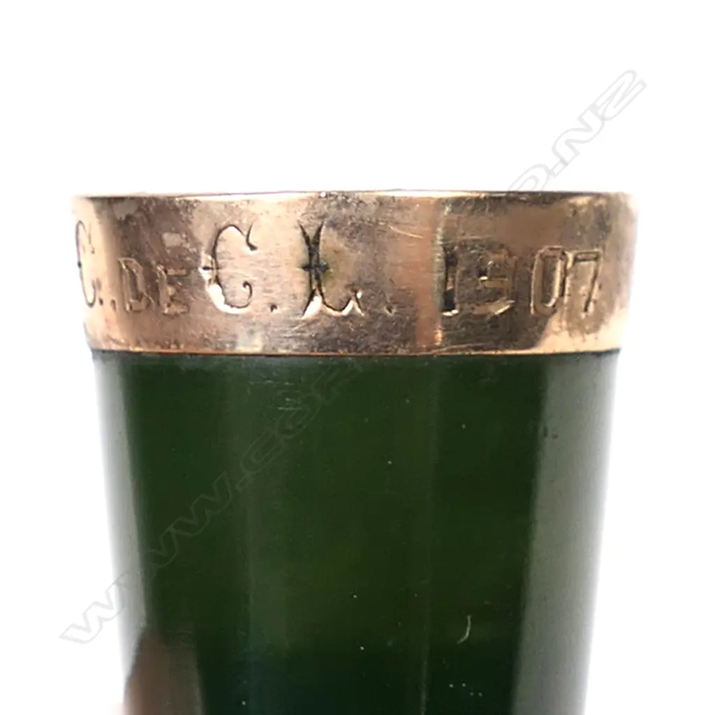 Adolph Kohn (Auckland) 9ct gold and greenstone cigar holder, Image 1++
